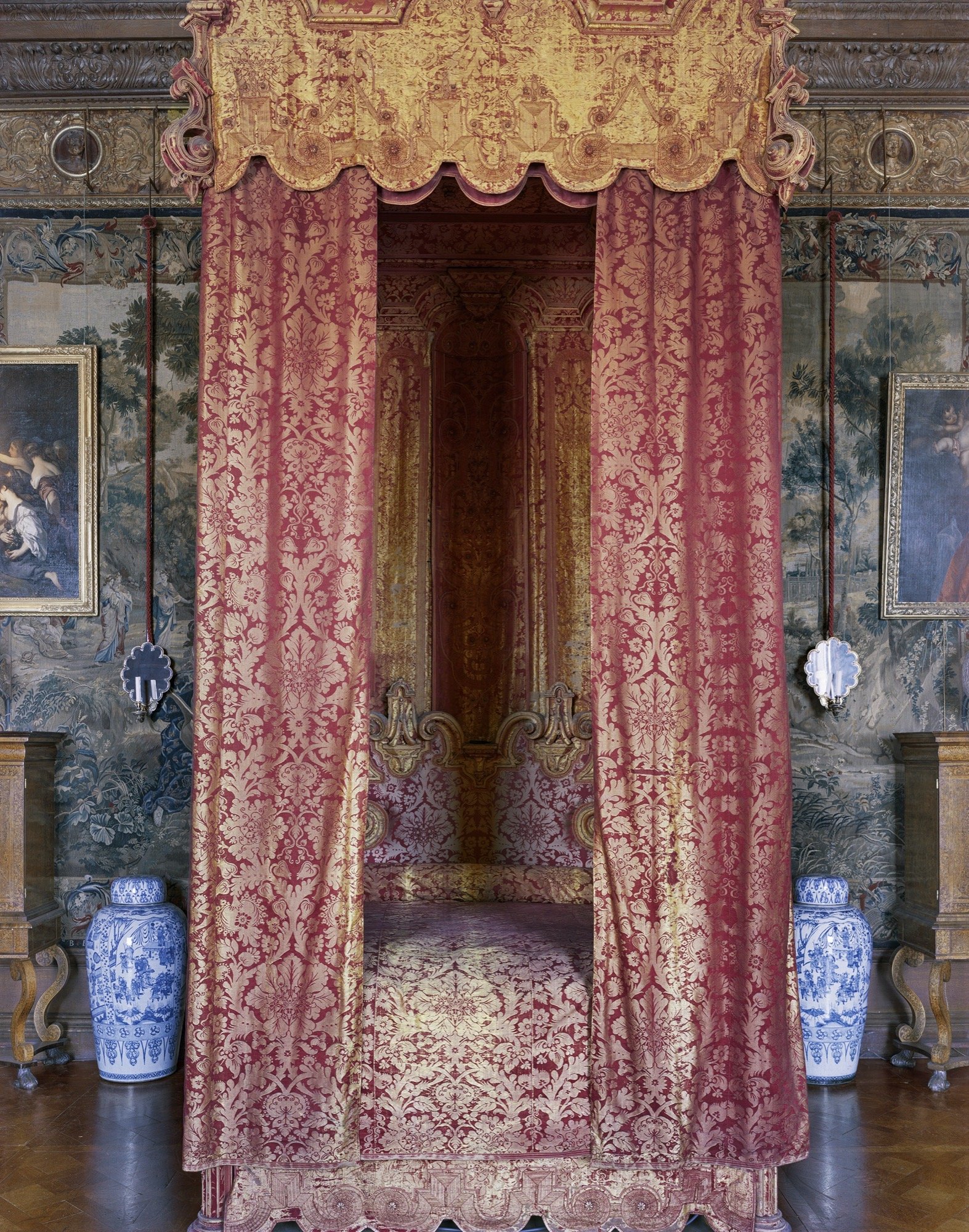 David LEVENTIO: PERCHANCE TO DREAM: Royal and Noble Bedchambers