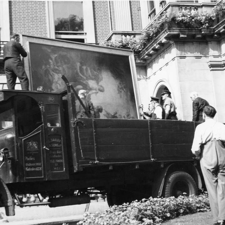 Historical display: The Wallace Collection at War