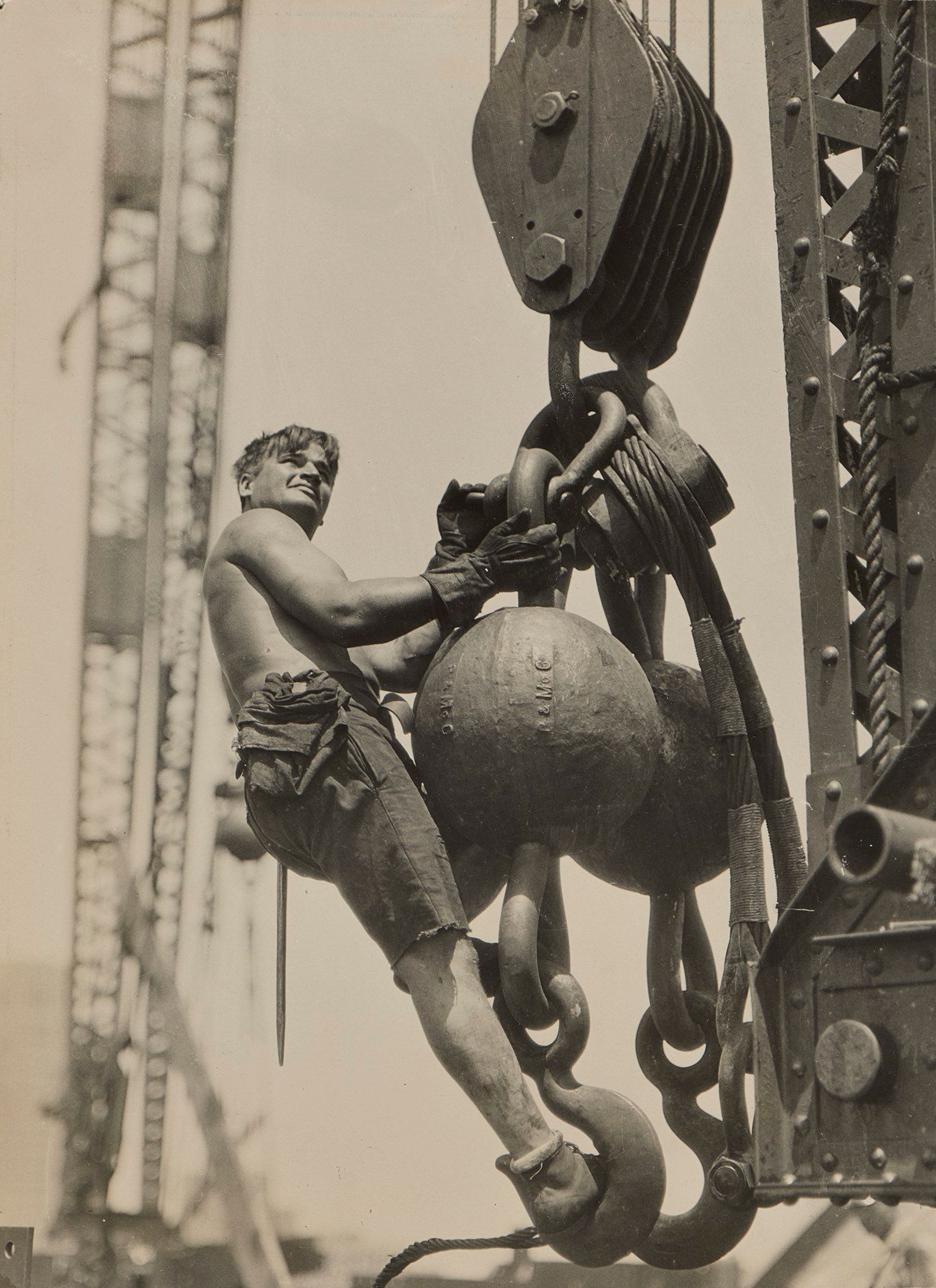 Group incl. Lewis Hine: Portrait of a City: A Century of American Photography