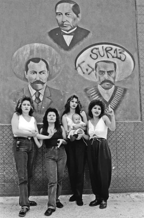 Graciela Iturbide, Cholas (Los mariachis), East L.A., Estados Unidos