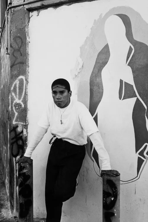 Graciela Iturbide, Virgen de Harpys, White Fence, East L.A., Estados Unidos