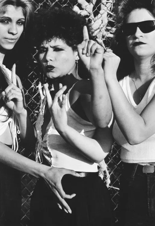 Graciela Iturbide, Rosario, Christina y Ester, White Fence, East L.A.