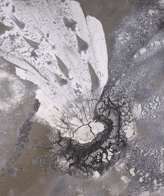 Installation view, Danae Mattes: Of Water, Dust, and Light, Dolby Chadwick Gallery · 2025 (3)