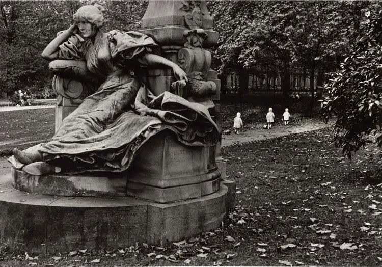 Robert Doisneau, Trois Petits Enfants Blancs, 1971