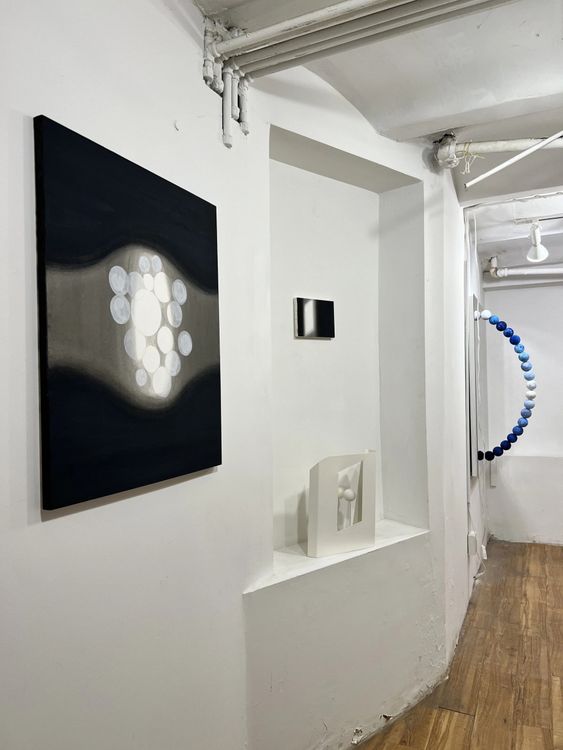 Installation view of Hiroko Ohno, "Event Horizon," Amos Eno Gallery, New York.