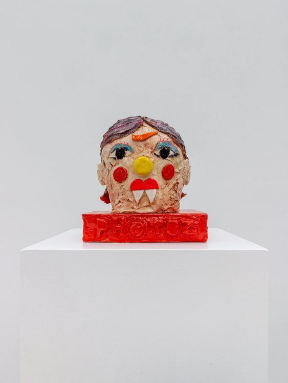 Installation view, We Found a Crouton Underneath a Futon., de boer