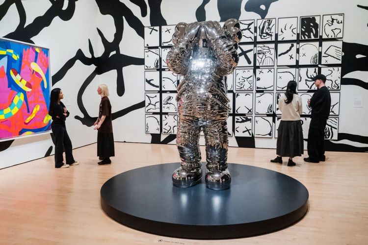 Installation view, KAWS: FAMILY, San Francisco Museum of Modern Art · 2025 (4)