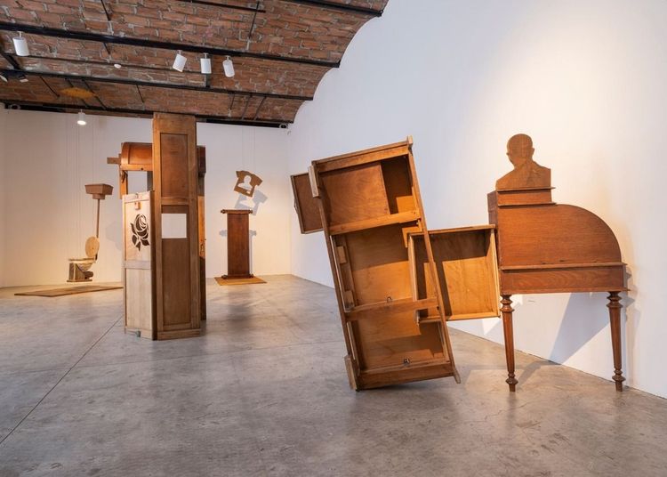 Installation view, Este quarto parece uma República!, MoMA PS1