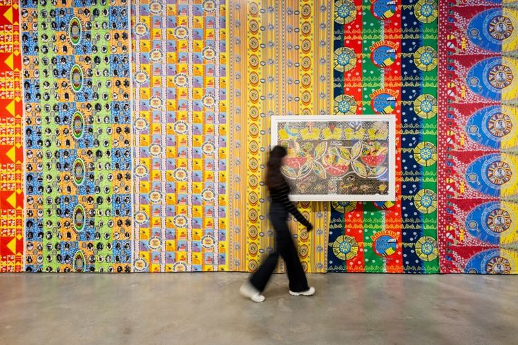 Installation view, Carnival, Struggle and Other Brazilian Stories, Nara Roesler · 2025 (1)