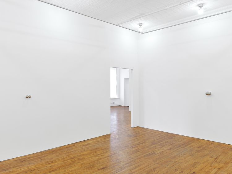 Installation view, Nouvelles Sculptures, Tara Downs · 2026 (1)
