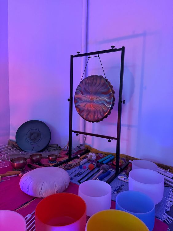 Installation view, Ivy Meadows Sound & Light Healing, Essex Flowers · 2025 (5)