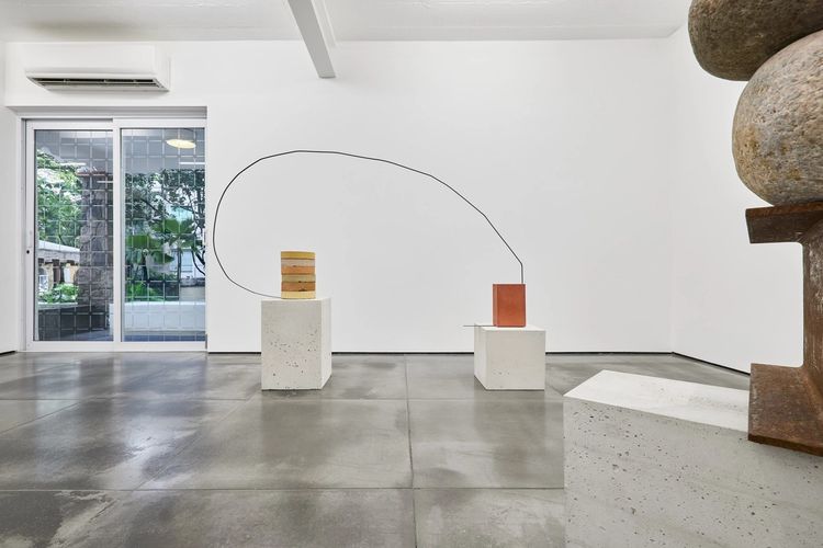 Installation view, natural from, Nara Roesler · 2026 (2)