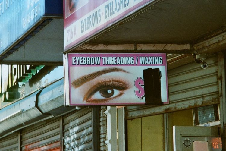 Installation view, Facial, Amant