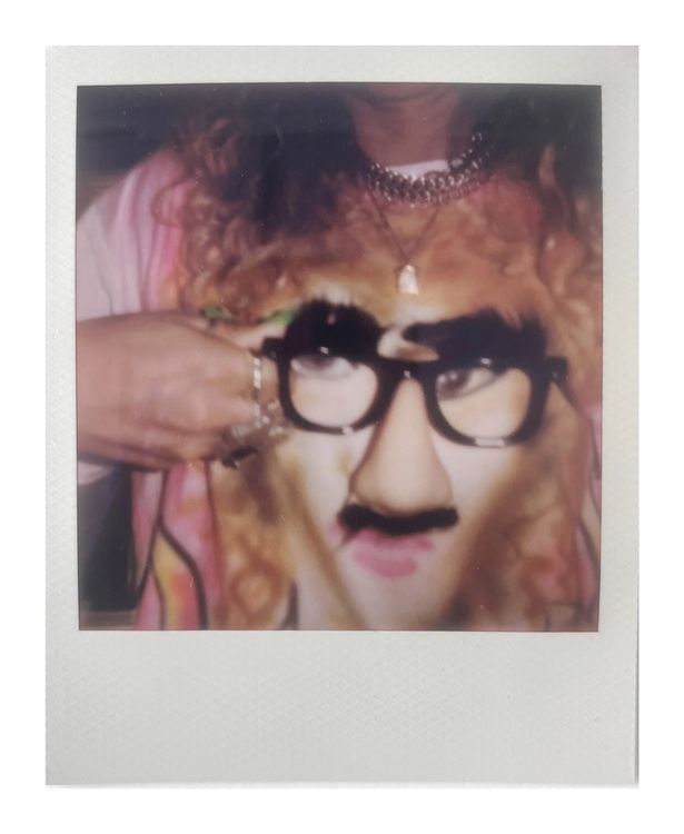 Installation view, Pau takes the form of a mortal bitch, Situations