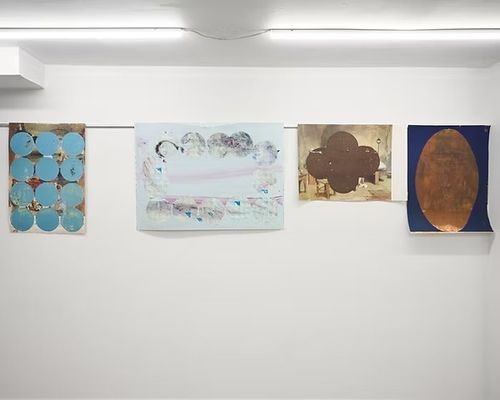 Installation view, Mi primer juguete me lo trajo un rio, Mimo